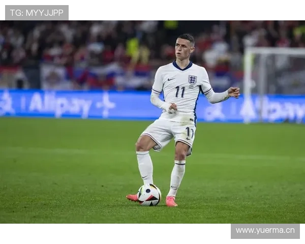 福登：伪边锋内收成为中场连接器的战术关键