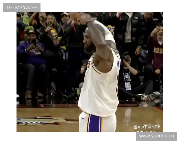 毕比挡拆拉开空间助詹姆斯提升关键时刻得分效率