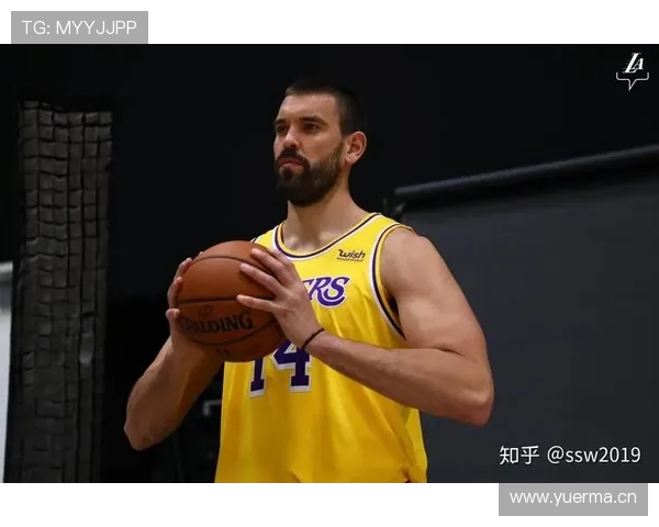 马克·加索尔篮下高效策应拉开空间助火箭内线进攻升级